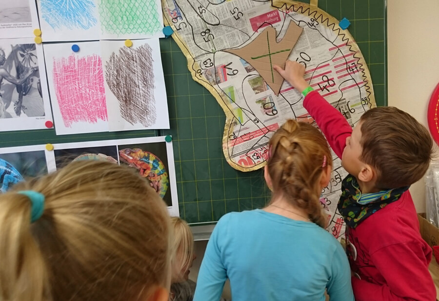 Ulrike Stolte Workshop Brandenburg Fuerstenwalde Grundschule Frottage Chamaeleon November 2017
