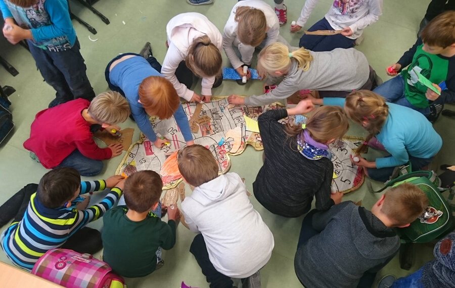 Ulrike Stolte Workshop Brandenburg Fuerstenwalde Grundschule Frottage Chamaeleon November 2017